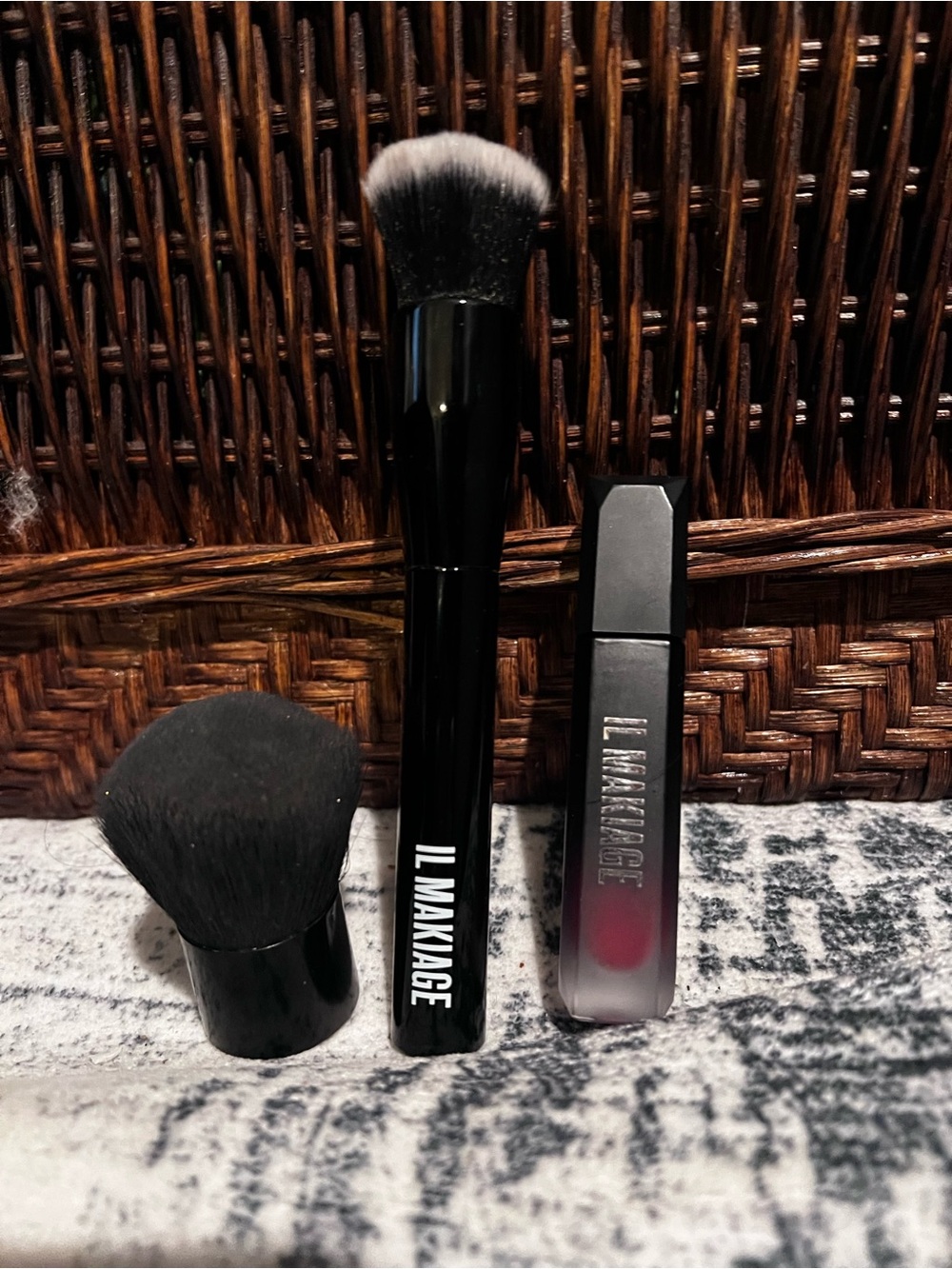 IL MAKIAGE blending brushes and lip cream matte guilty
In good condition